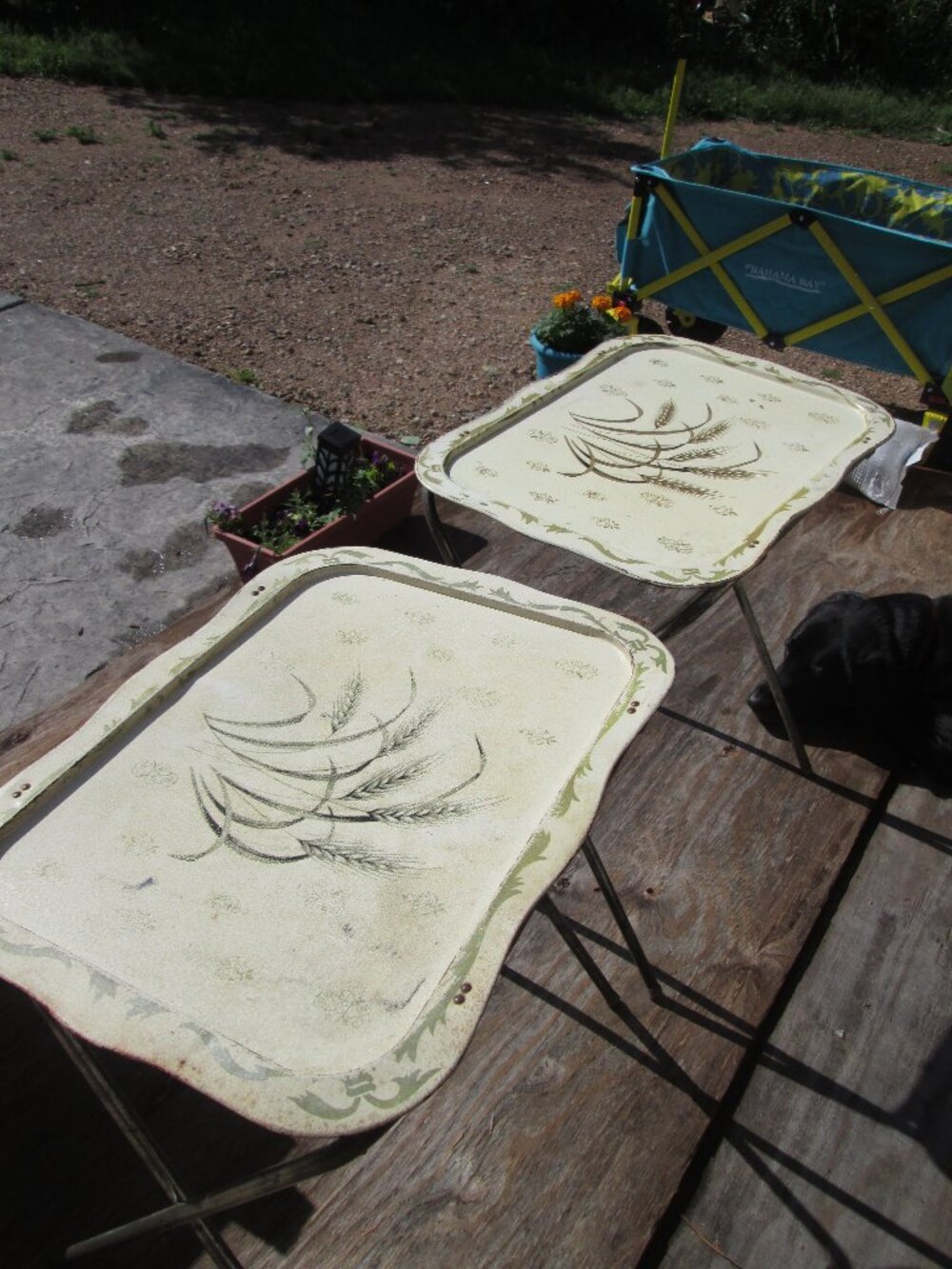 Vtg shabby Metal TV standing trays Wheat spray 60s